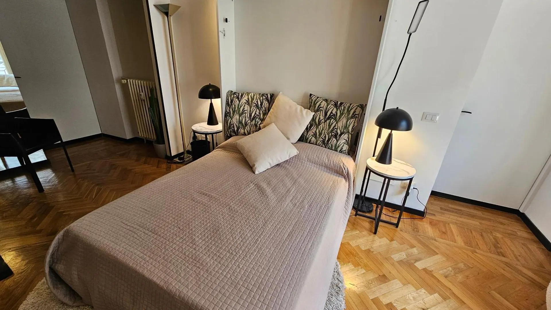 Exclusive Top Floor 2-Bedroom Flat Milano Lägenhet