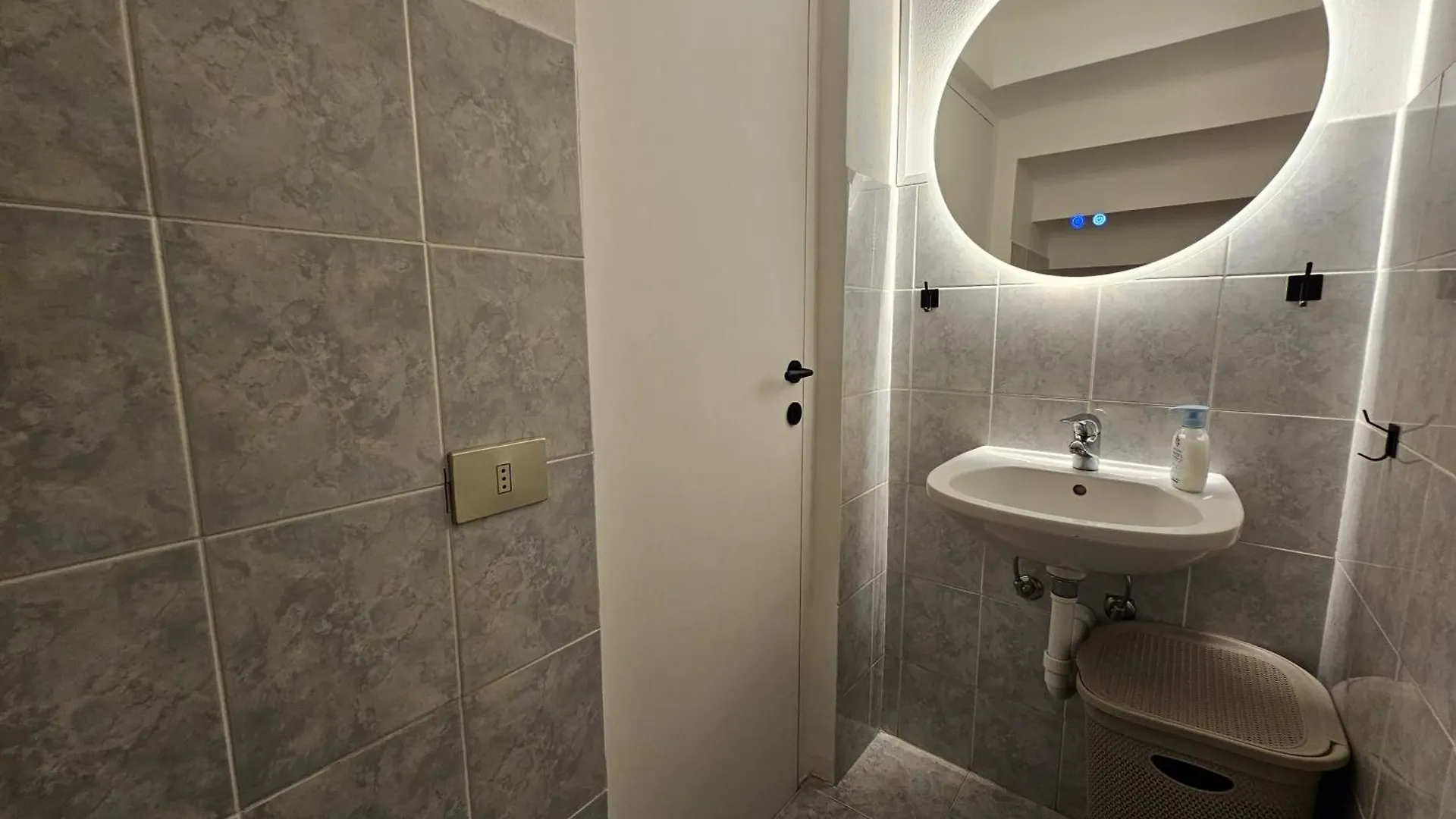 Lägenhet Exclusive Top Floor 2-Bedroom Flat Milano Italien