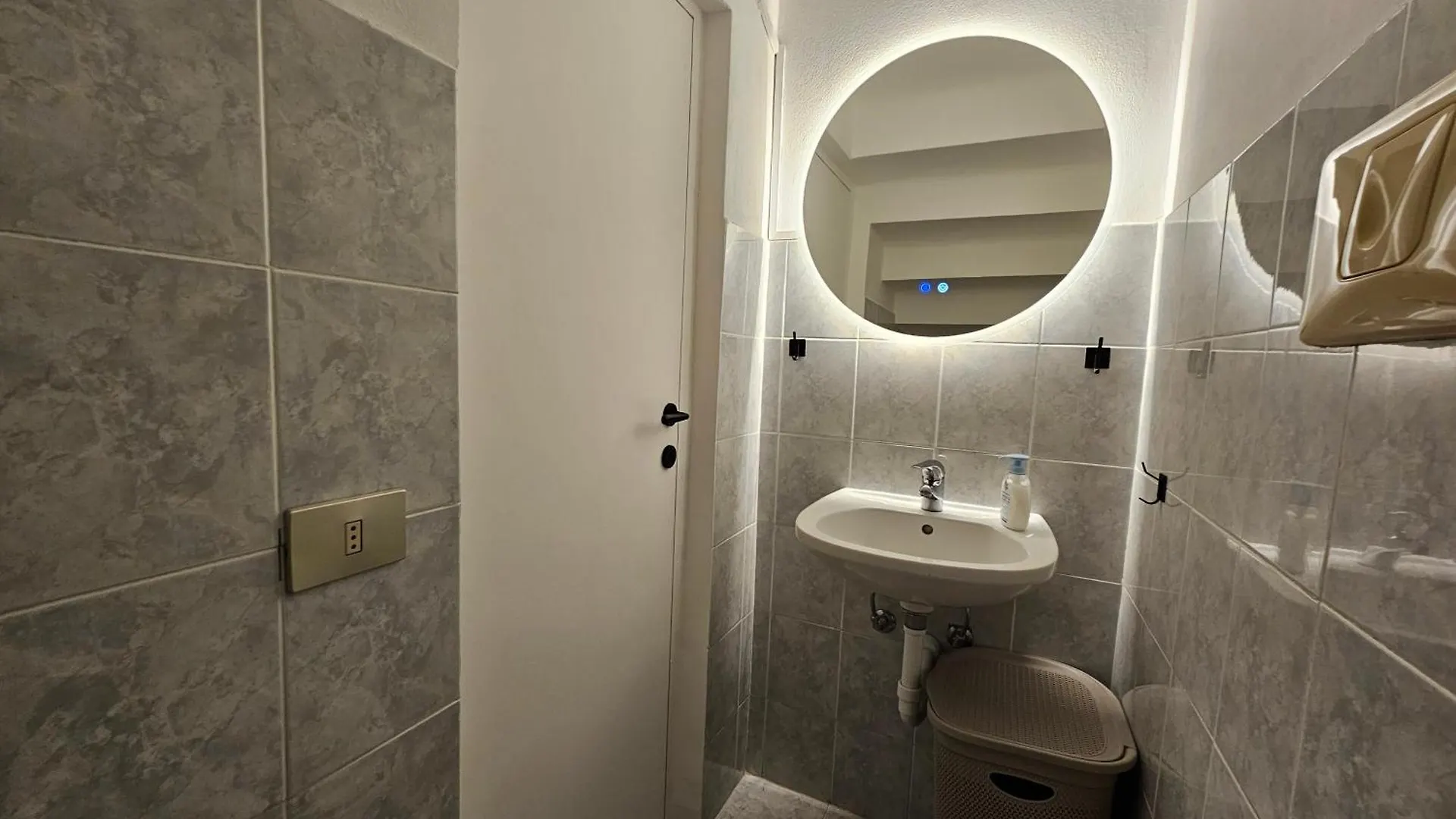 Lägenhet Exclusive Top Floor 2-Bedroom Flat Milano