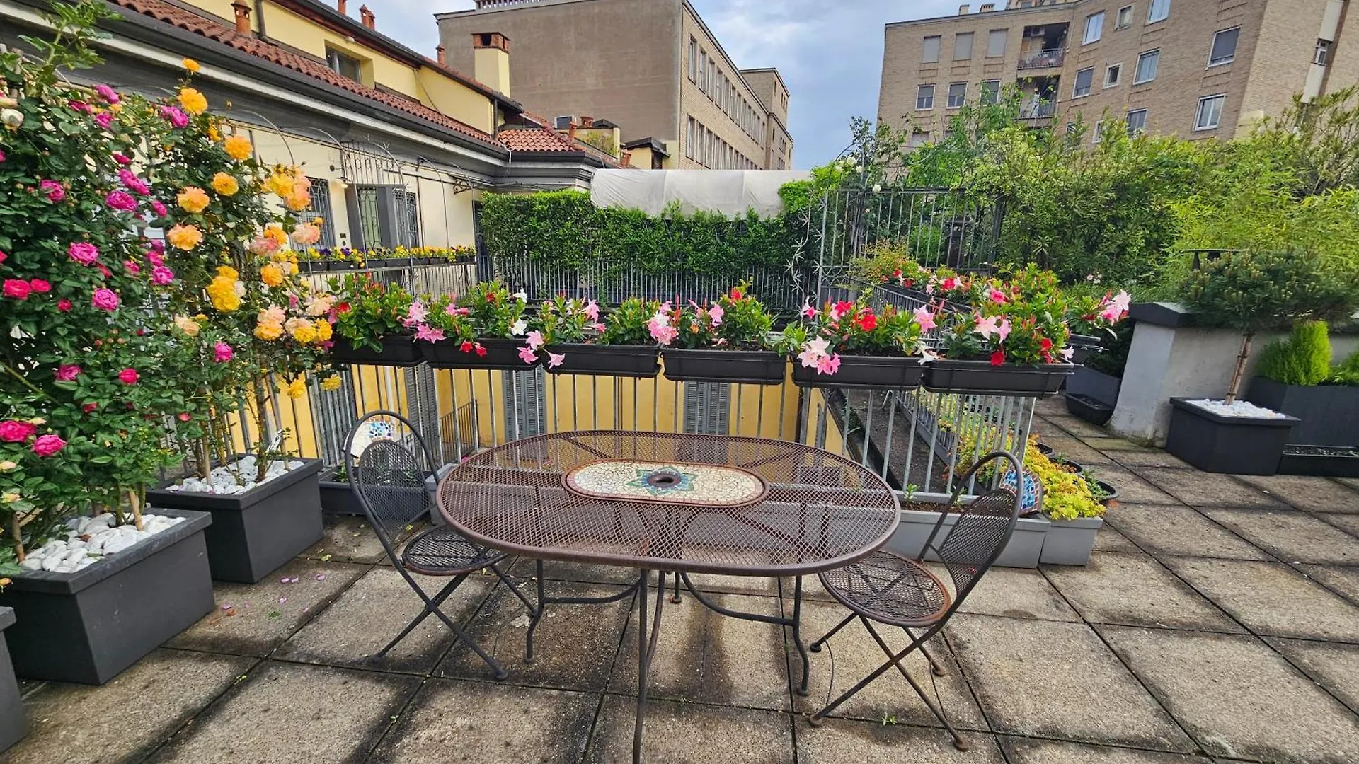 Exclusive Top Floor 2-Bedroom Flat Μιλάνο Ιταλία