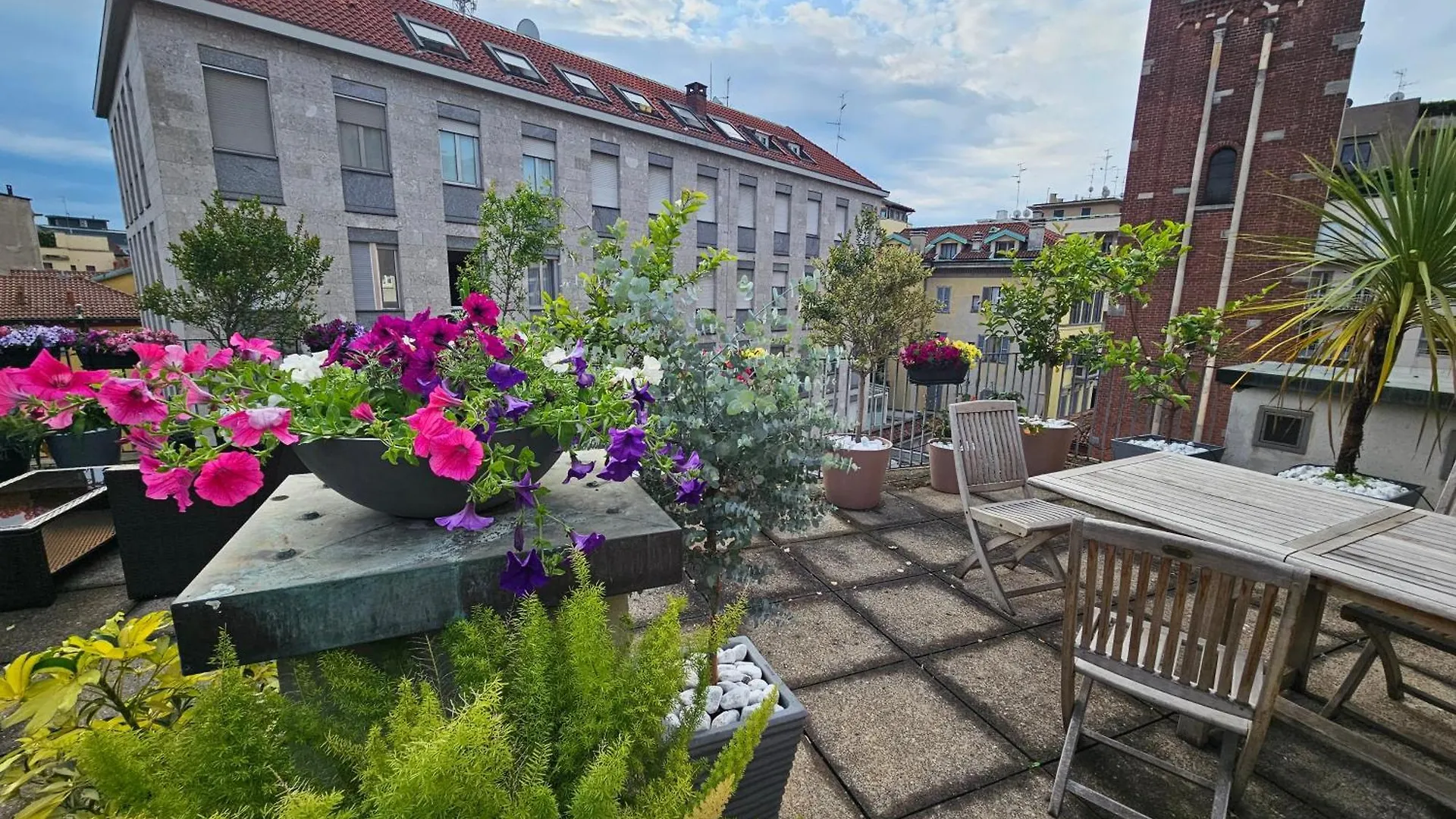 Exclusive Top Floor 2-Bedroom Flat Milano