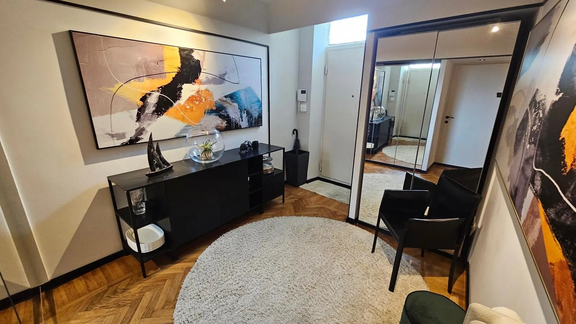 Exclusive Top Floor 2-Bedroom Flat Milano 0*,