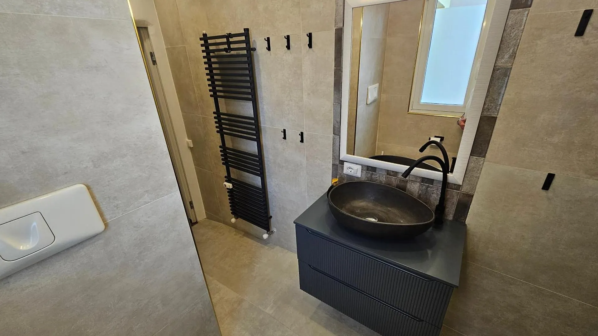 Exclusive Top Floor 2-Bedroom Flat Milano Daire
