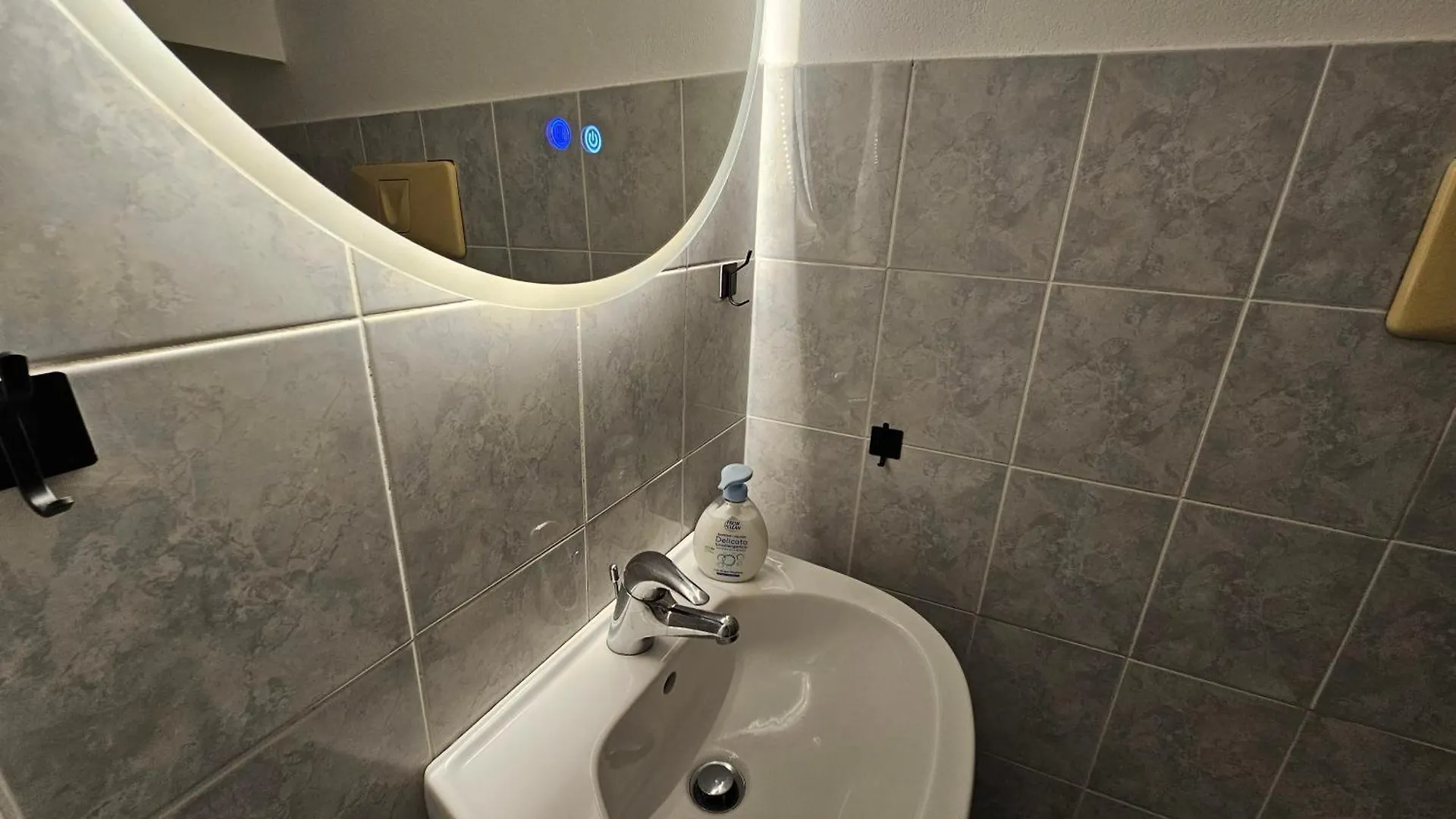 Exclusive Top Floor 2-Bedroom Flat Milano 0*,
