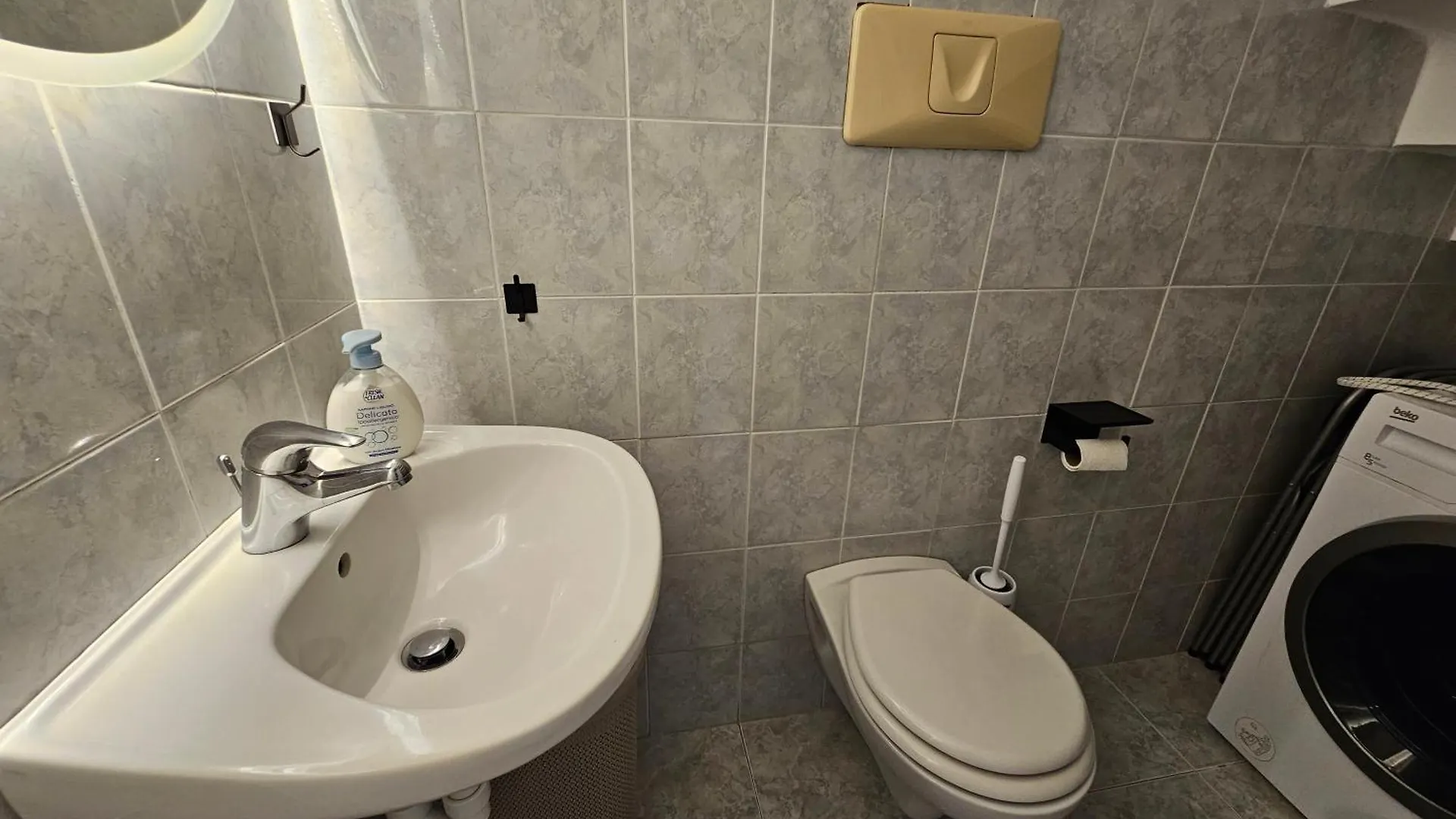 Exclusive Top Floor 2-Bedroom Flat Milano