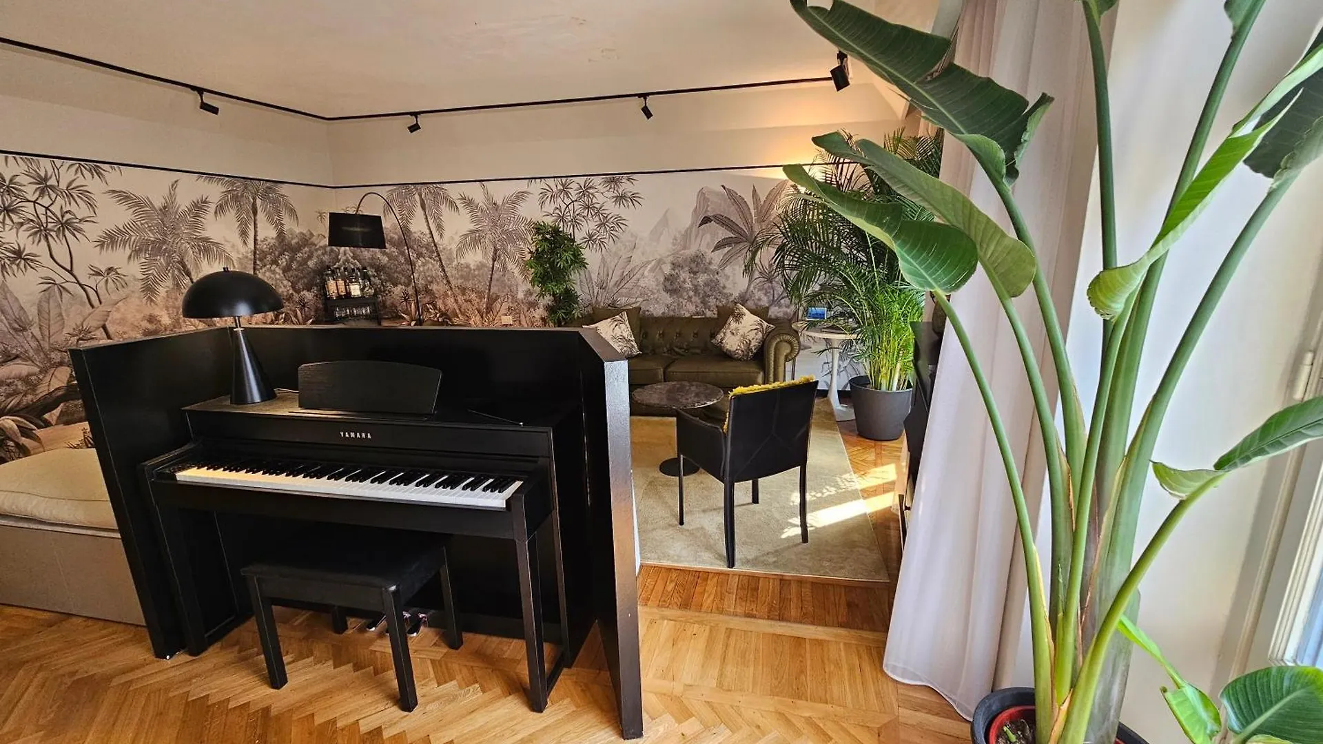 Exclusive Top Floor 2-Bedroom Flat Milano 0*,  İtalya