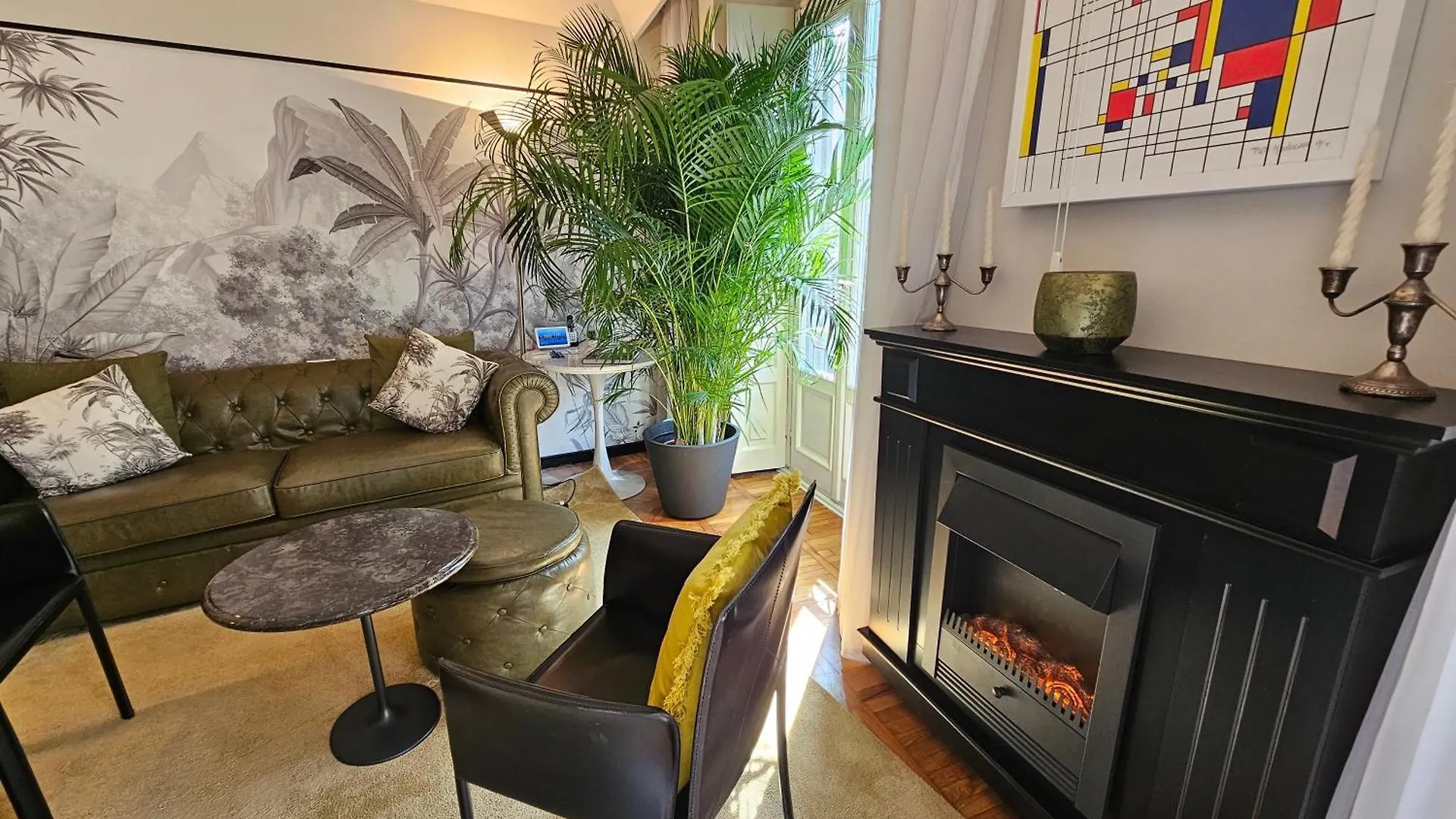 Exclusive Top Floor 2-Bedroom Flat location